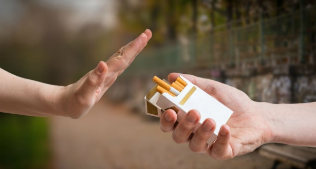 منظمة الصحة العالمية تحذر من طرق جر الشباب للتدخين