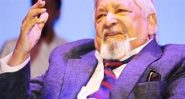 وفاة الروائي البريطاني نيبول الحائز على جائزة نوبل في الآداب