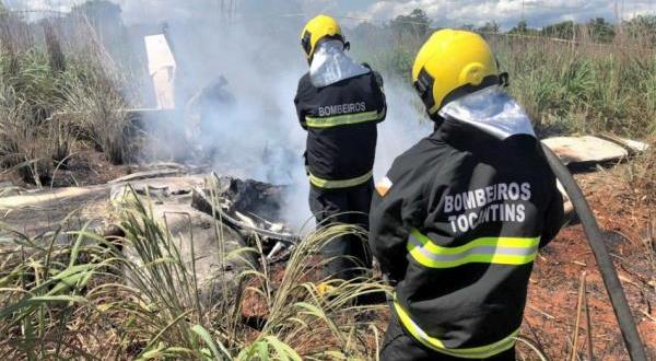 مصرع أربعة لاعبين برازيليين جراء تحطم طائرتهم بعد دقائق من إقلاعها مصرع أربعة لاعبين برازيليين جراء تحطم طائرتهم بعد دقائق من إقلاعها