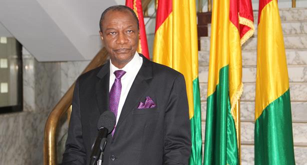 Guinée: le président Alpha Condé annonce la réouverture des frontières aériennes à partir de vendredi