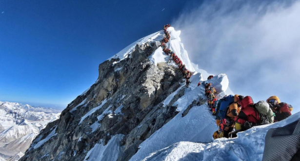 Népal: reprise des recherches après la disparition de 3 alpinistes français