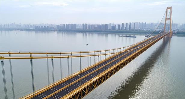 Chine: Le plus long pont suspendu à deux niveaux au monde s'ouvre à la circulation