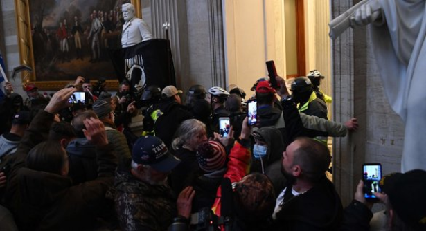 الشرطة الأمريكية تحذّر من "خطة ميليشيا" لـ"اقتحام" مبنى الكونغرس في 4 مارس