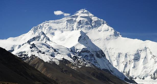 Népal: reprise des recherches de trois alpinistes français