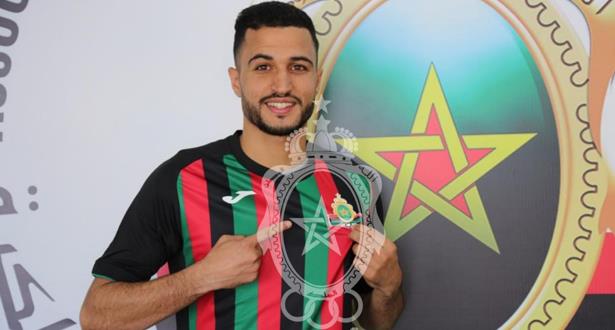 فريق الجيش الملكي لكرة القدم يتعاقد رسميا مع المهاجم زكرياء فاتي لثلاث مواسم