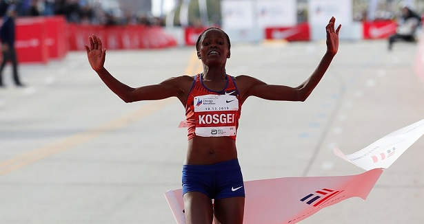 Athlétisme: la recordwoman du monde, Kosgei , absente au Marathon de Londres pour blessure