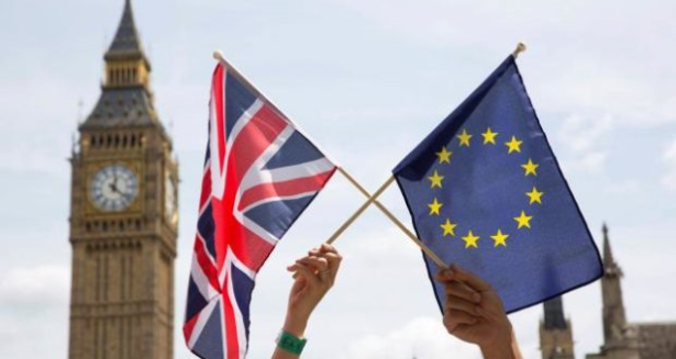 Négociations post-Brexit: Bruxelles et Londres s'activent pour sortir de l'impasse