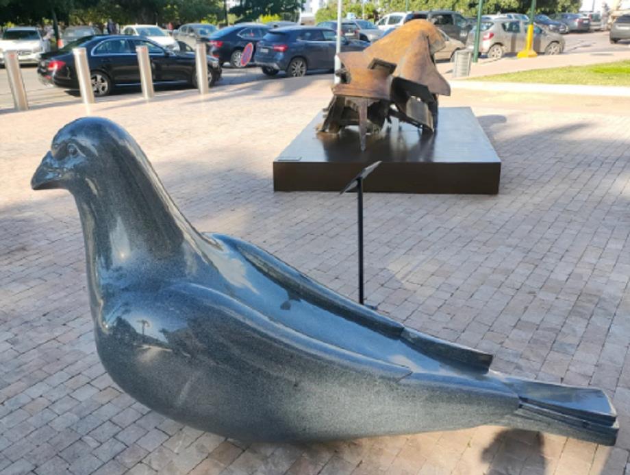 Rabat: La sculpture "Paloma" rejoint le parvis du musée Mohammed VI d'Art moderne et Contemporain