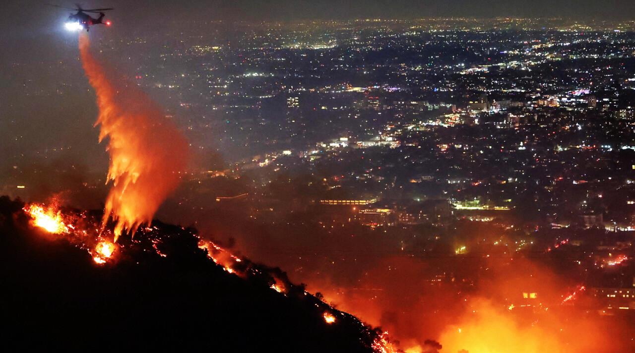 Los Angeles: Au moins cinq morts dans les incendies, Hollywood en danger
