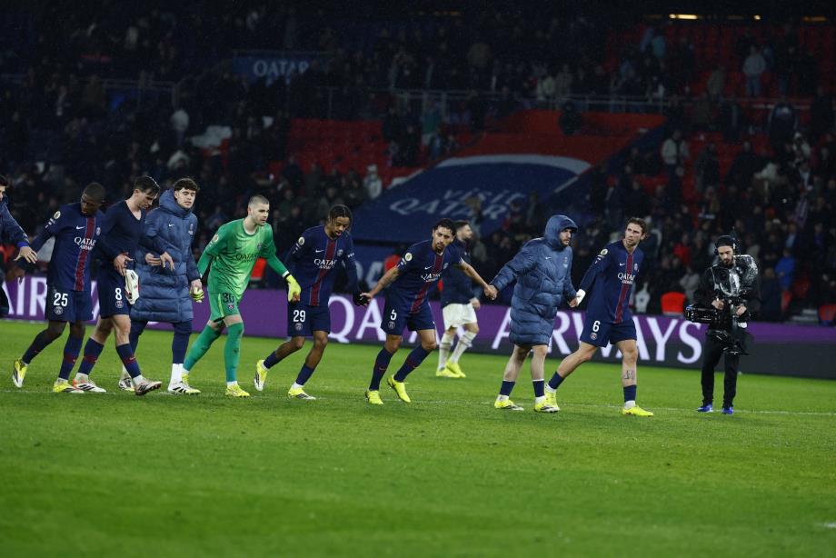 باريس سان جيرمان يحسم قمته أمام ليل وينتزع الصدارة مؤقتا باريس سان جيرمان يحسم قمته أمام ليل وينتزع الصدارة مؤقتا