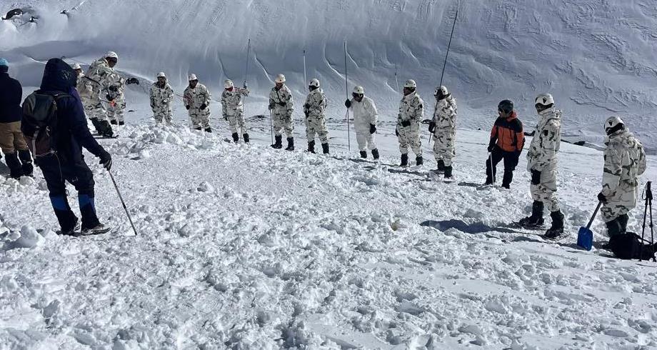 انتشال ثلاث جثث بعد انهيار ثلجي في جبل توبقال