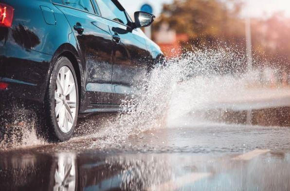 وزارة التجهيز والماء تدعو مستعملي الطريق إلى توخي الحيطة والحذر بسبب الاضطرابات الجوية وزارة التجهيز والماء تدعو مستعملي الطريق إلى توخي الحيطة والحذر بسبب الاضطرابات الجوية