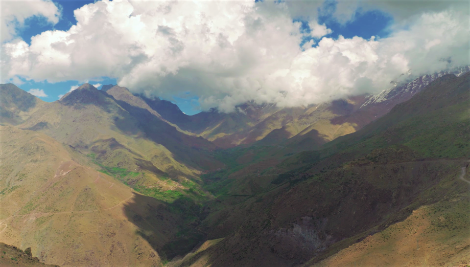 طقس السبت بالمغرب: أجواء باردة مع جريحة محلية خلال الصباح والليل