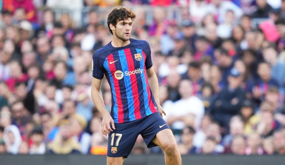 برشلونة يمدد عقد ألونسو حتى 2024