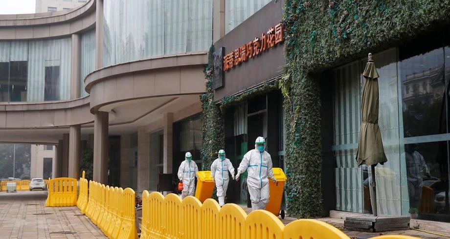 خبراء منظمة الصحة العالمية يخرجون من الحجر للتحقيق في ووهان الصينية