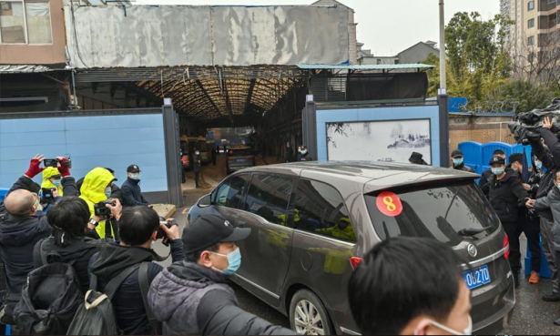 Covid-19: les experts de l'OMS visitent le marché Huanan de Wuhan