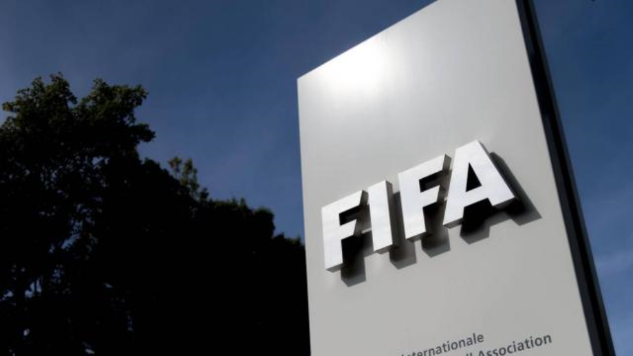FIFA: suspension alourdie pour Blatter et Valcke