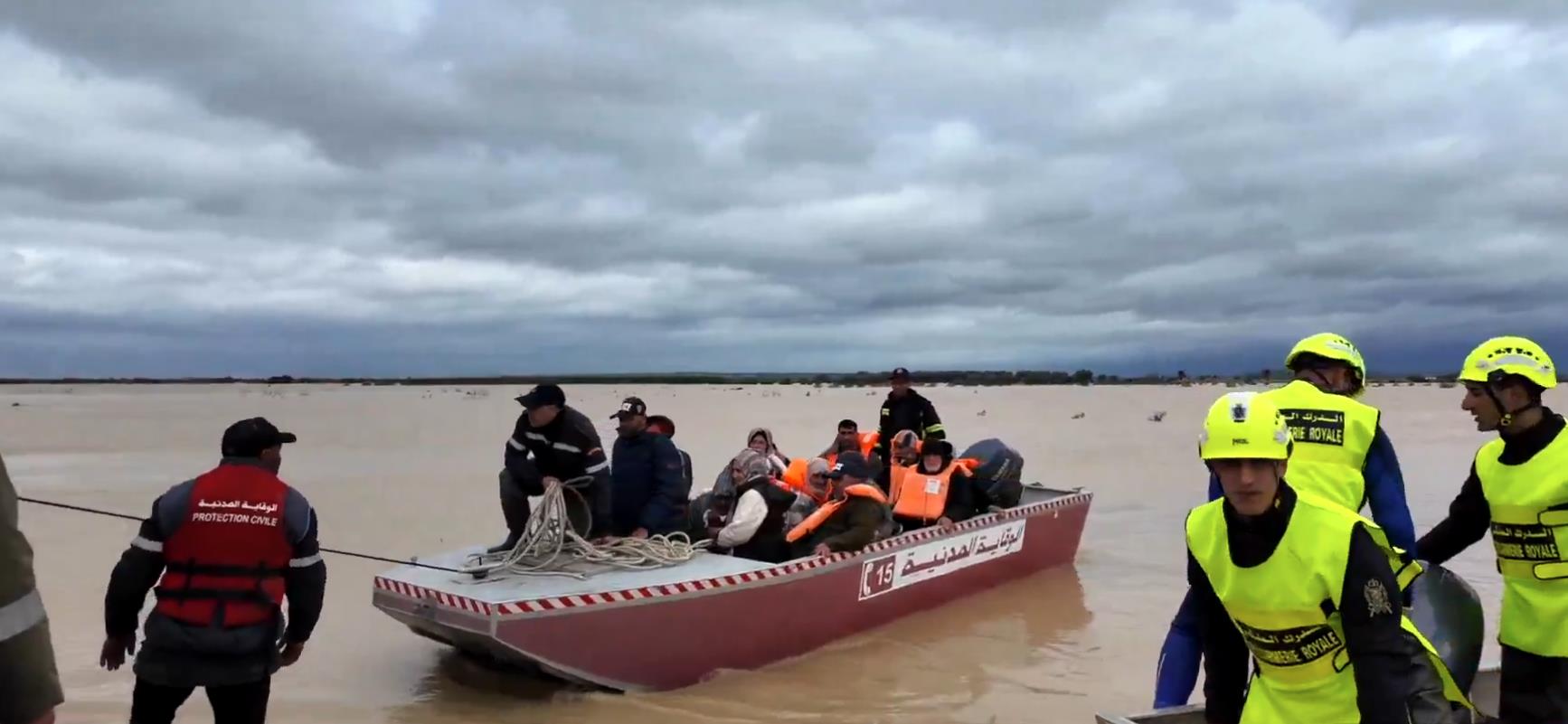 سيدي سليمان .. المواكبة الاجتماعية والنفسية تتواصل لفائدة الساكنة التي تم إجلاؤها