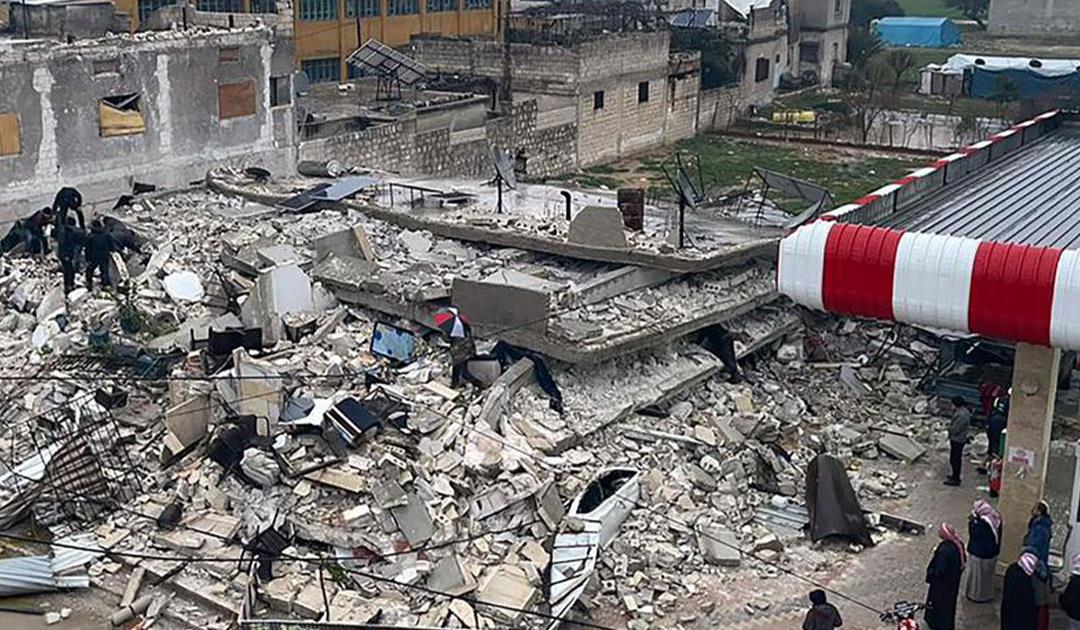 حصيلة جديدة: أزيد من 800 قتيل ومئات المصابين جراء زلزال سوريا العنيف