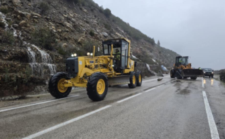 الحسيمة .. استمرار التعبئة لفتح الطرق المغلقة نتيجة الاضطرابات الجوية