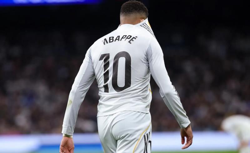 ريال مدريد يعلن عن إصابة مبابي بالتواء في ركبته اليسرى ريال مدريد يعلن عن إصابة مبابي بالتواء في ركبته اليسرى