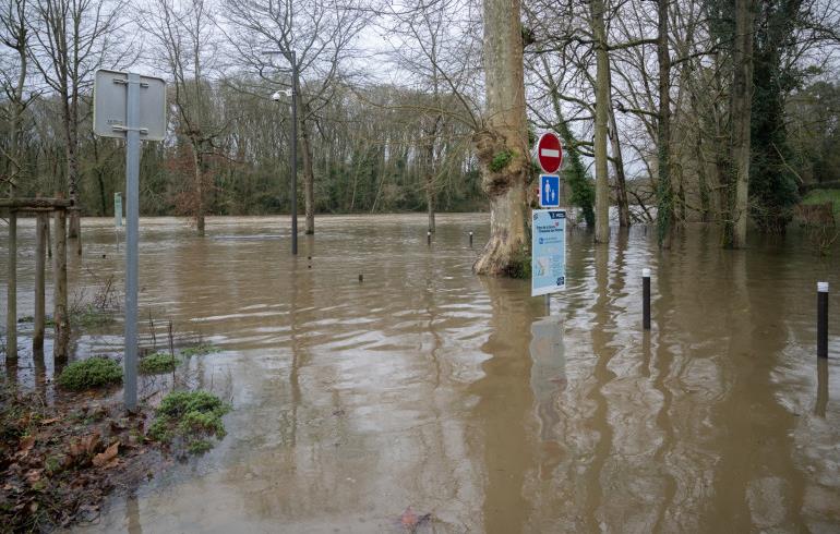 Intempéries en France:  un deuxième mort, 450.00 foyers toujours sans électricité