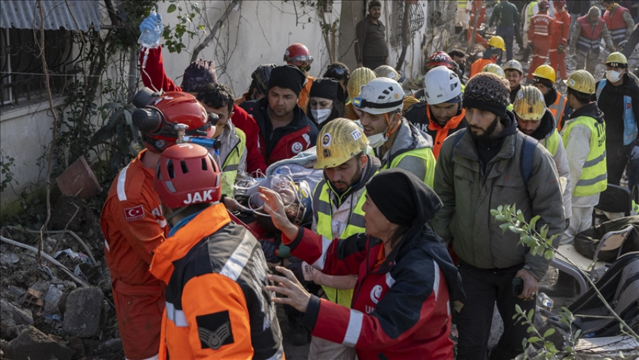 Séisme en Turquie : Une mère et ses deux enfants secourus après 228H sous les décombres