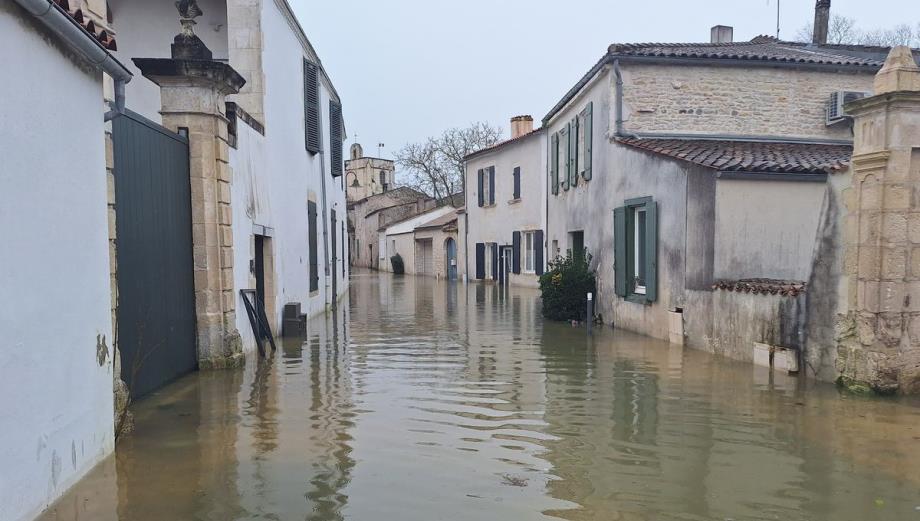 France : 4 départements en alerte maximale, un homme porté disparu France : 4 départements en alerte maximale, un homme porté disparu
