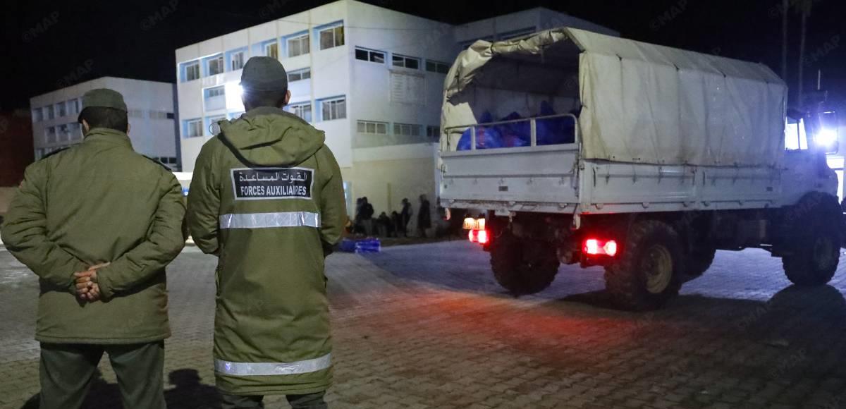 Ksar El Kébir: Distribution de denrées alimentaires au profit des habitants de retour après l’amélioration des conditions météorologiques