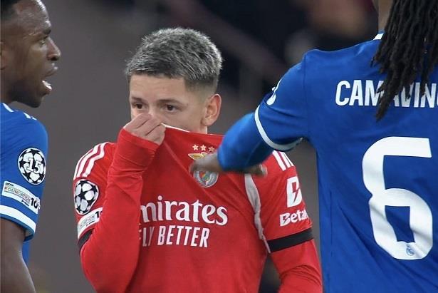 بسبب تعرض&nbsp;فينيسيوس&nbsp;لإهانات عنصرية ..&nbsp;توقف مباراة بنفيكا والريال