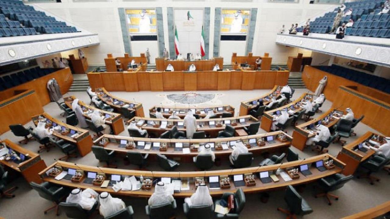 الكويت تعلق اجتماعات مجلس الأمة لمدة شهر