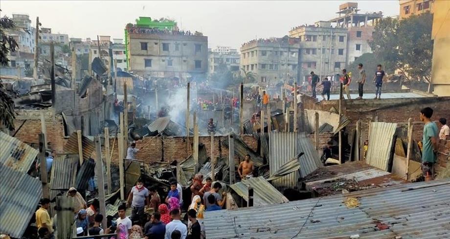 حريق يأتي على 150 منزلا في العاصمة البنغالية