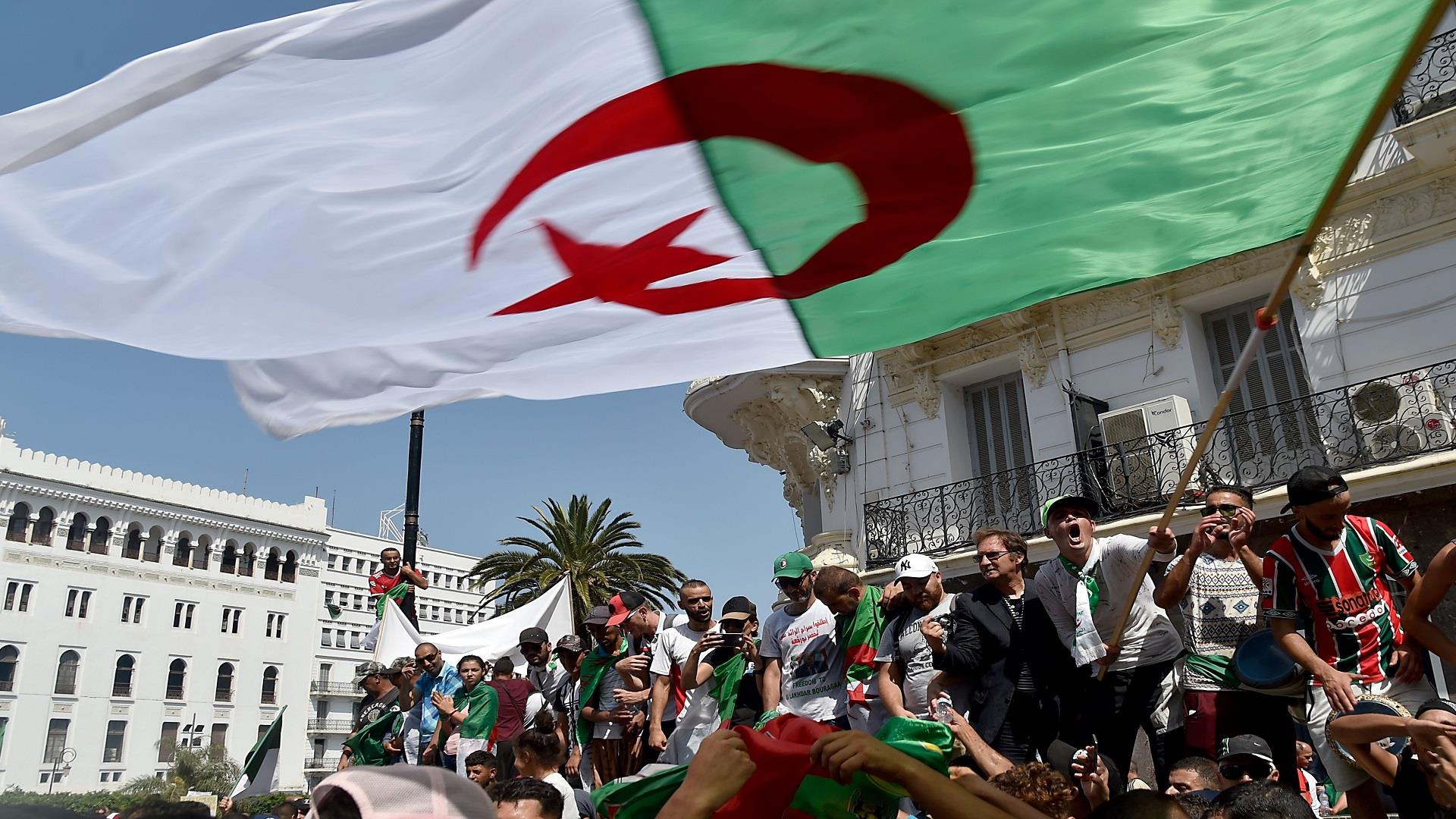 الجزائر.. حزب العمال يقول إن البلاد تمر "بأخطر مرحلة منذ الاستقلال"