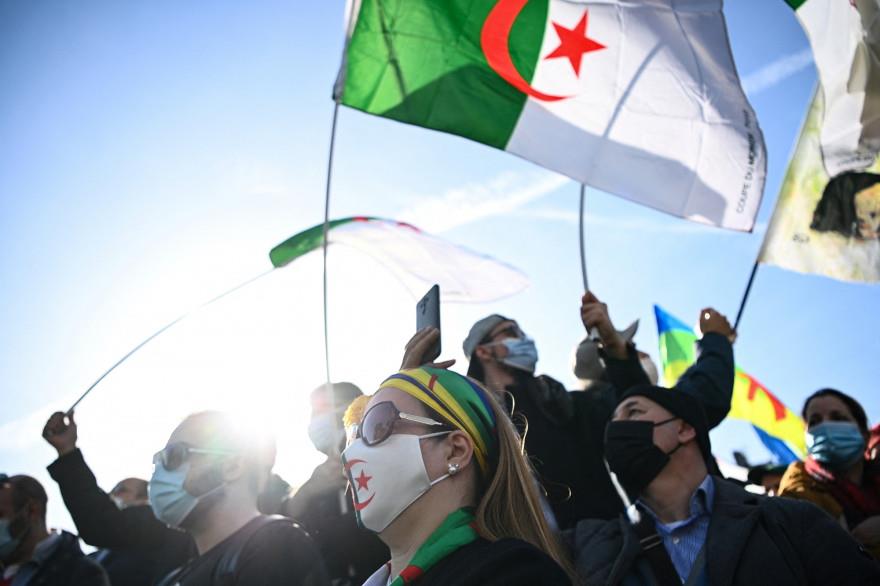 الجزائريون يخرجون مجددا إلى الشوارع للمطالبة برحيل النظام
