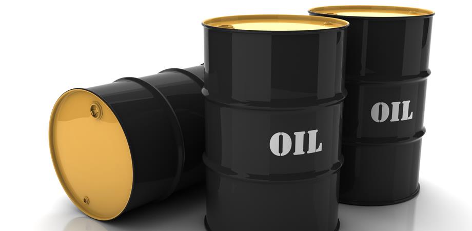 أسعار النفط تتراجع بأكثر من 1 في المئة لكنها تتجه لتسجيل مكاسب أسبوعية