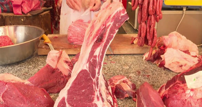 أسعار اللحوم تستقر بعد ارتفاع ملحوظ في بداية شهر رمضان