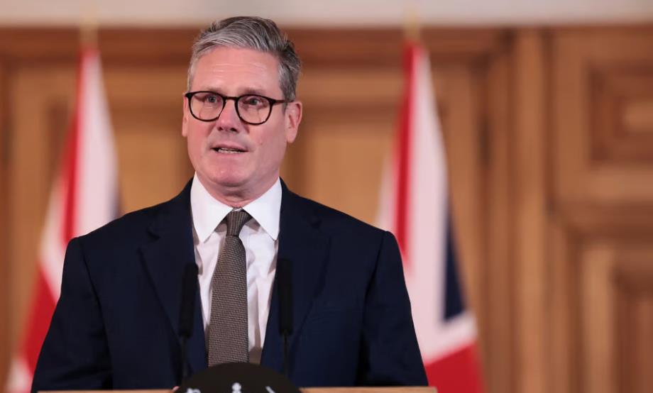 ستارمر يحذر من الأثر الاقتصادي للحرب في إيران