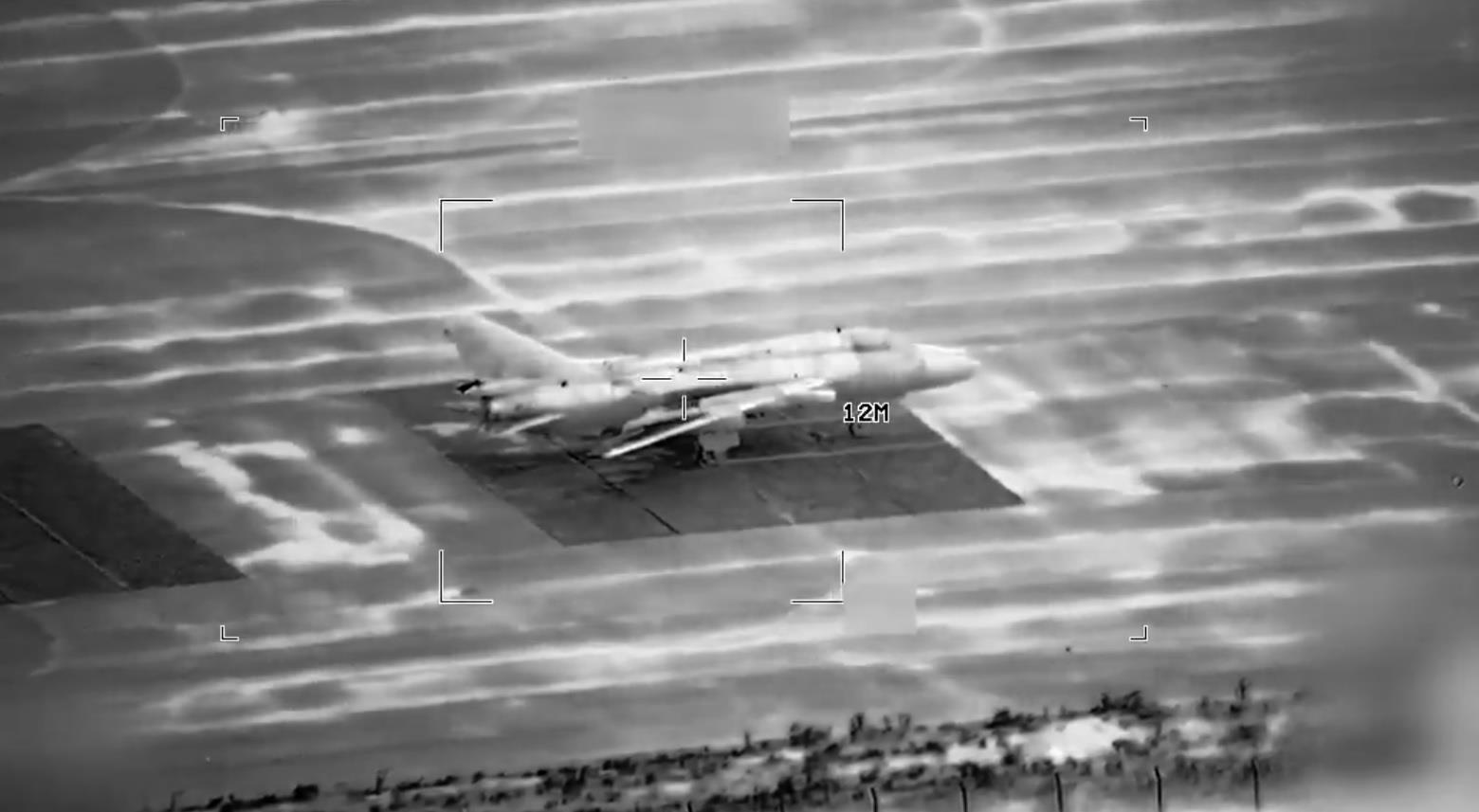 فيديو .. ضربات أمريكية تظهر استهدافا مباشرا لطائرات وصواريخ إيرانية