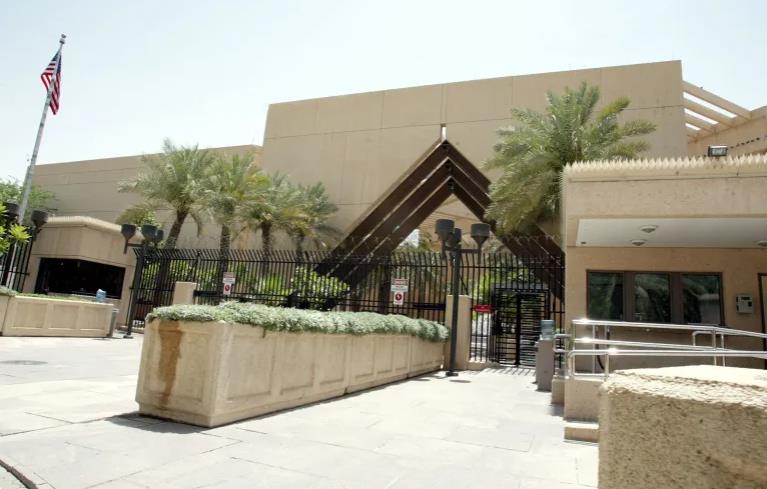 السفارة الأمريكية في الرياض تعلن عن الإغلاق المؤقت