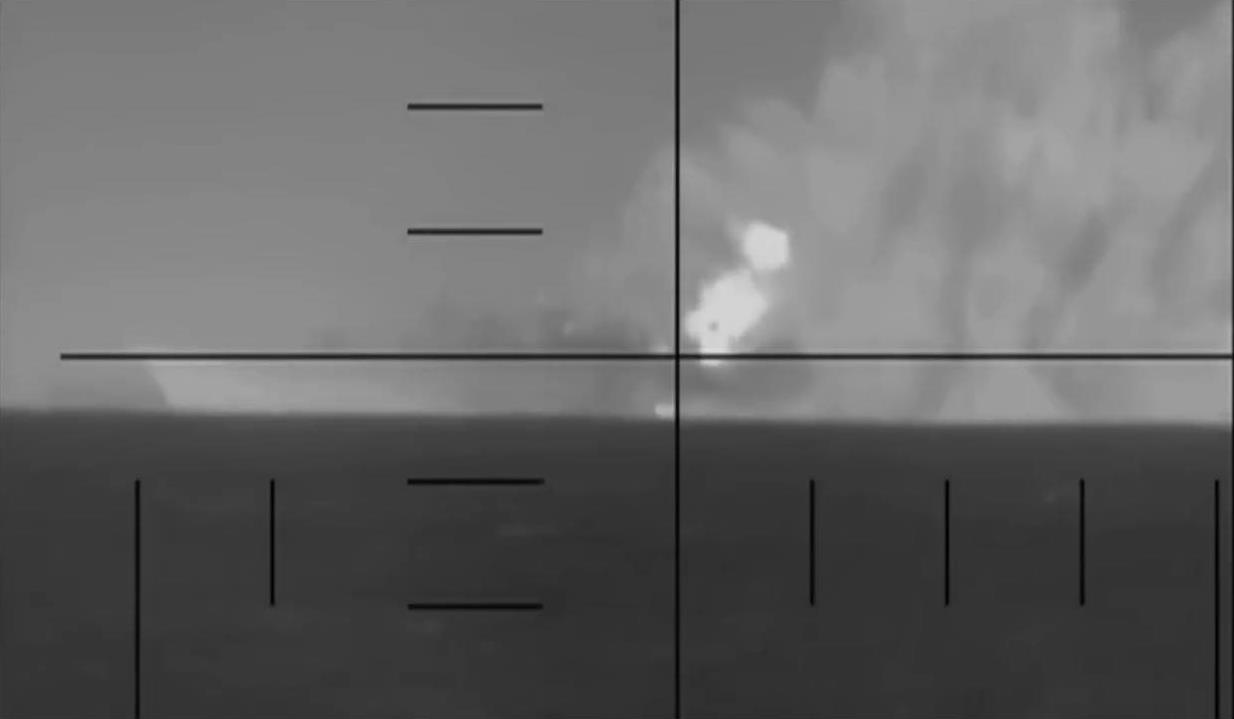 لحظة مثيرة.. غواصة أمريكية تغرق سفينة إيرانية حربية في عرض المحيط الهندي لحظة مثيرة.. غواصة أمريكية تغرق سفينة إيرانية حربية في عرض المحيط الهندي