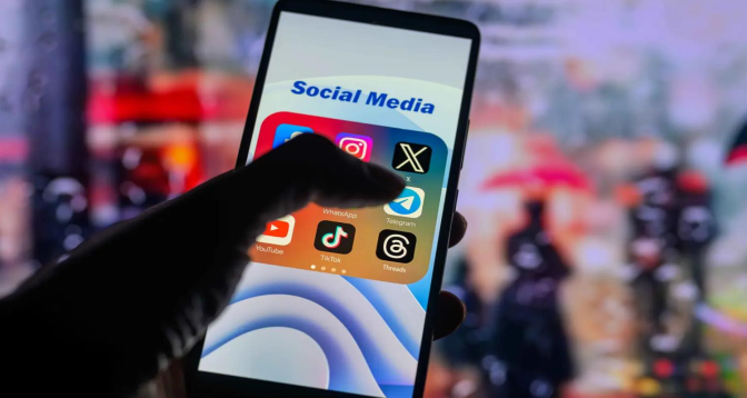 إندونيسيا تفرض حظرا على وسائل التواصل الاجتماعي لأقل من 16 عاما