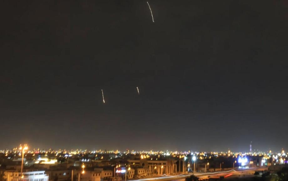 Des pays du Golfe visés par de nouvelles attaques de missiles et drones