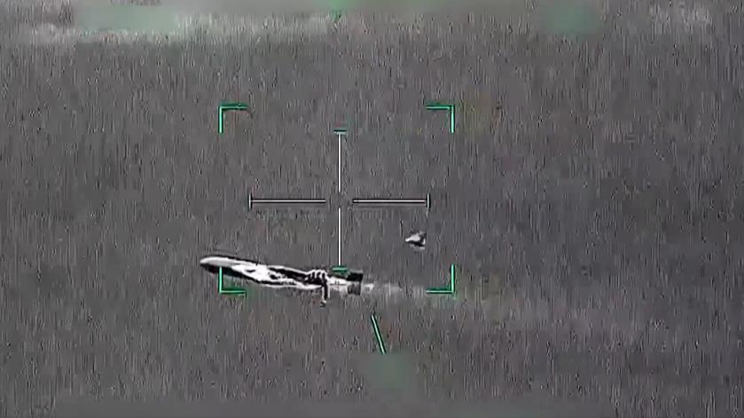 فيديو .. لحظة اعتراض وتدمير الدفاعات الجوية الإماراتية طائرات مسيرة إيرانية فيديو .. لحظة اعتراض وتدمير الدفاعات الجوية الإماراتية طائرات مسيرة إيرانية