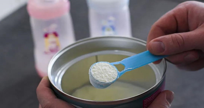 بعد تحذير دولي من تلوث حليب الأطفال .. "أونسا" يوضح