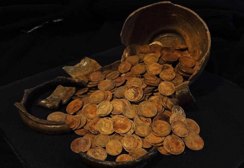 روسيا .. اكتشاف كنز من القطع الذهبية يعود إلى حقبة ثورة 1917