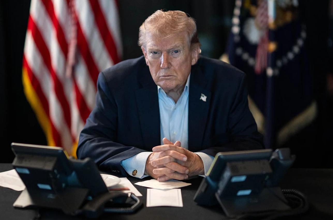 Trump menace l'Iran de "conséquences militaires sans précédent" si Téhéran mine le détroit d'Ormuz