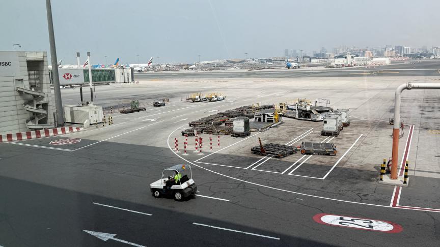 Quatre blessés suite à la chute de deux drones près de l’aéroport international de Dubaï