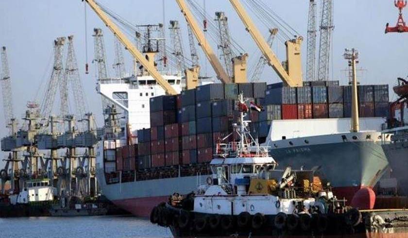 العراق يقرر توقيف العمل في موانئه النفطية مع الإبقاء على الموانئ التجارية