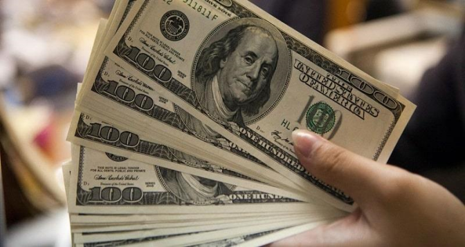 Dollar américain... Le billet vert s’envole grâce à la flambée des prix du pétrole