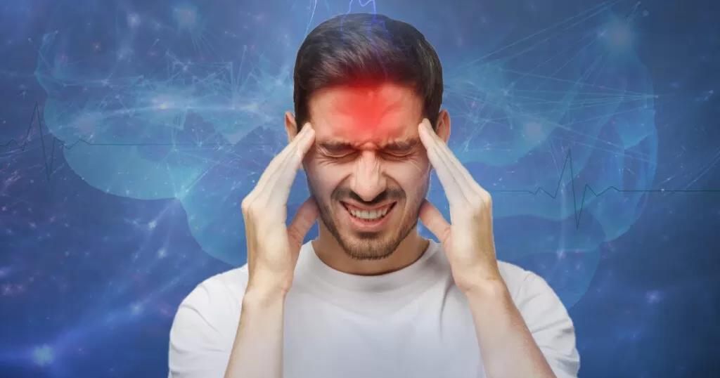 صداع لا يختفي رغم الأدوية؟ قد تكون عيناك السبب الخفي!